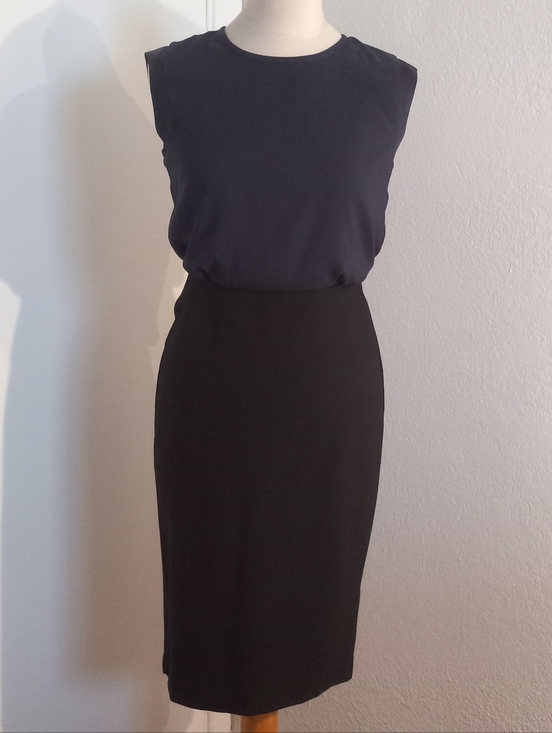 LOFT Dresses & Skirts - LOFT Color Block Body-Conscious Sheath Dress